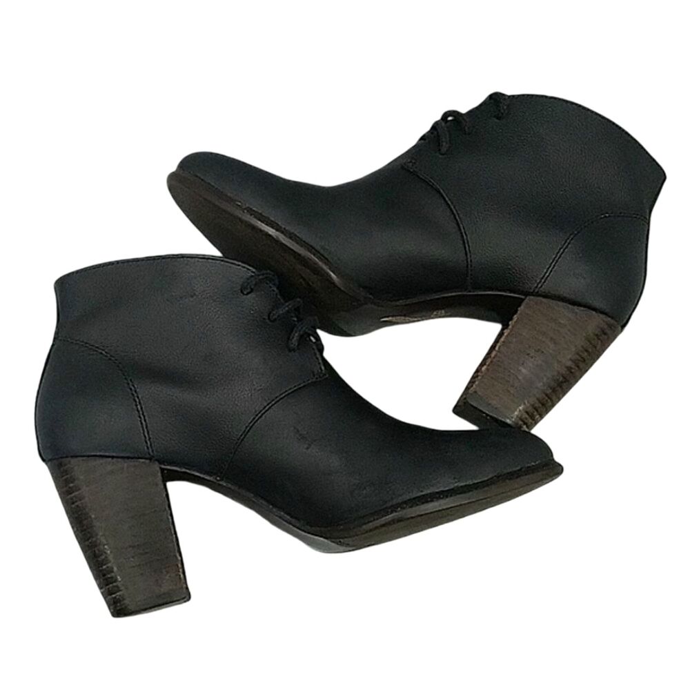UGG Mackie Black Leather Block heeled lace-Up Booties - Women's size 7